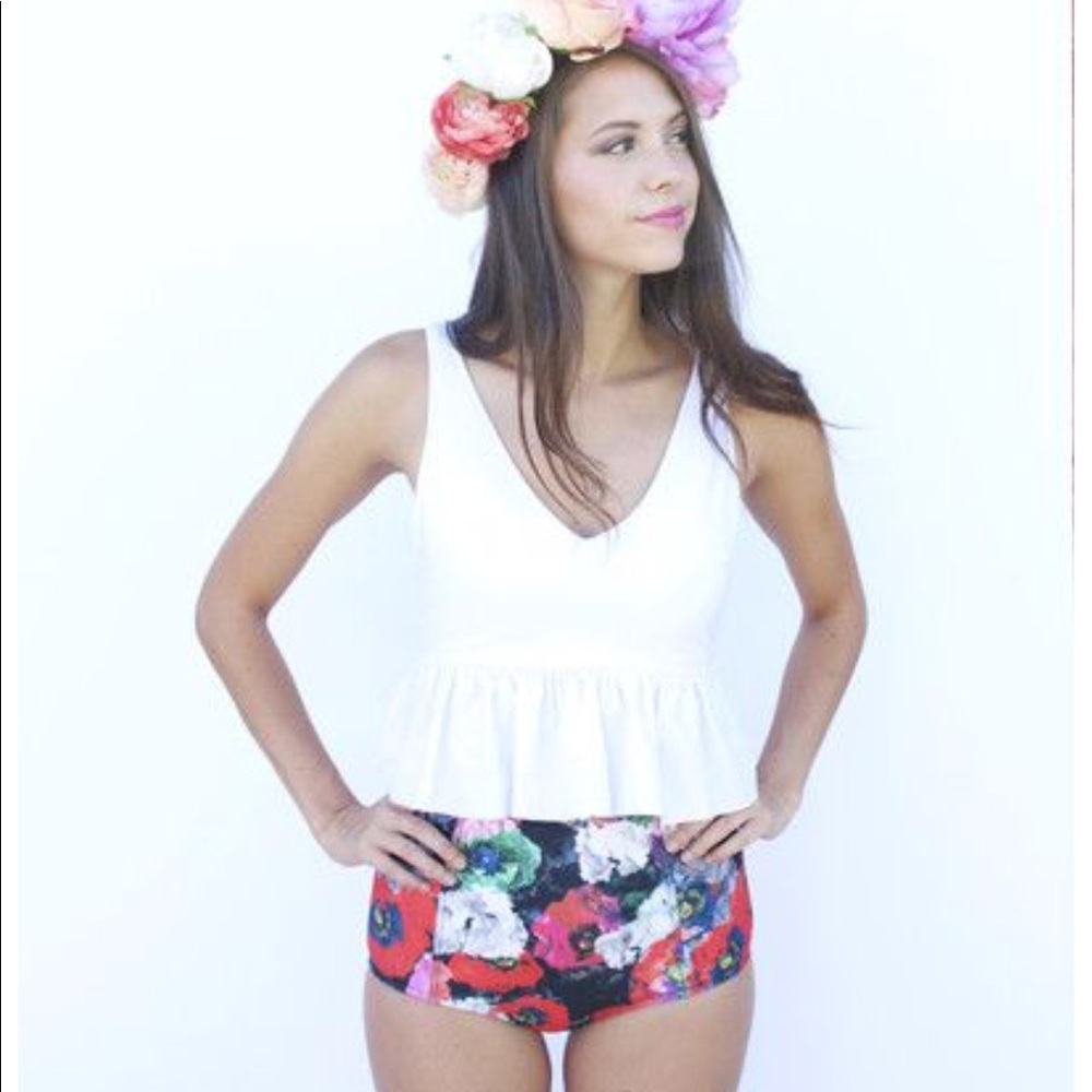 Iso white kortni jeane top size M